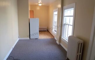 Studio, 1 bath, 300 sqft, $660, Unit Apt 7