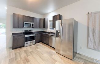 5 beds, 2 baths, $2,935, Unit 417