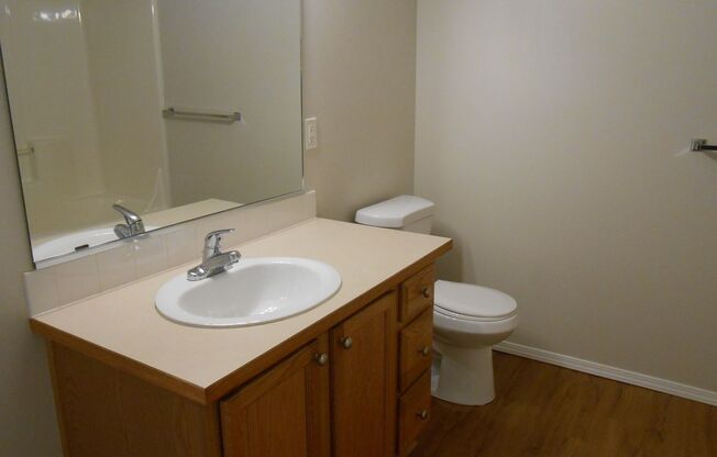 2 beds, 1 bath, 966 sqft, $1,595, Unit 9125