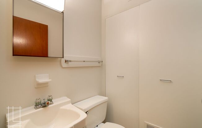 2 beds, 1.5 baths, $1,350, Unit 393 E Buttles Ave Apt. F