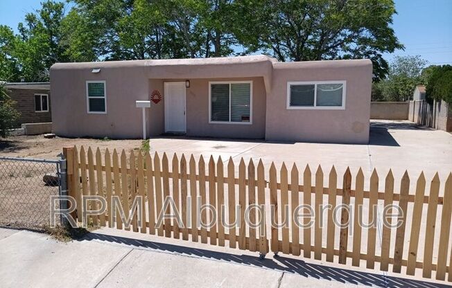 1015 JUNE ST NE