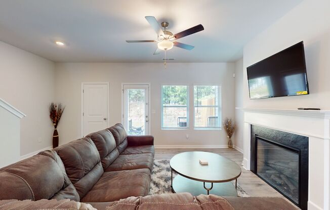 Beautiful 3-Bedroom Townhome with Modern Finishes and Open Floor Plan