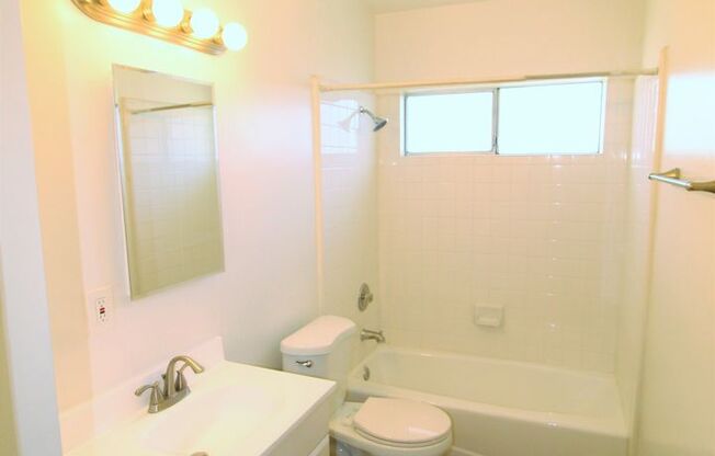 2 beds, 1 bath, $2,350, Unit 87 Baylor Drive