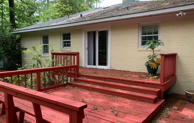 Super Cute Cottage 1 mile from Toomers Corner