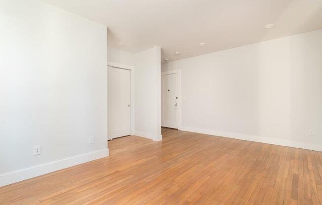 Studio, 1 bath, 405 sqft, $2,475, Unit 4