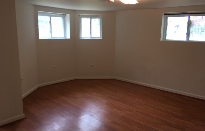 165 UNIVERSITY ST NW