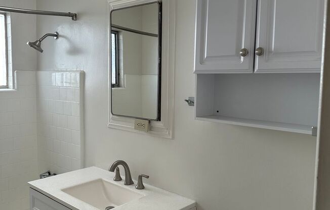 2 beds, 1 bath, $2,250, Unit 3