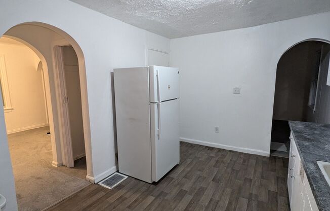 2 beds, 1 bath, $1,000