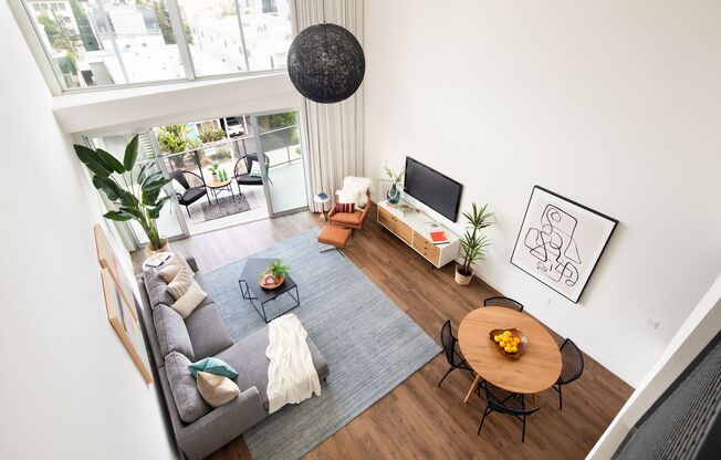 733 N Hudson Ave Apt 203