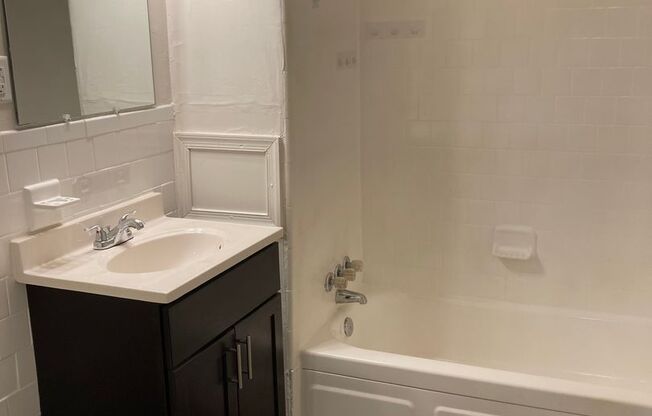 2 beds, 1 bath, 764 sqft, $1,399, Unit 1301-06