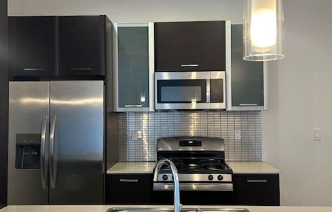 2 beds, 2 baths, 1,059 sqft, $4,045, Unit PH18