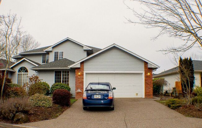 Four-Bedroom Duplex with Bonus Room & W/D Hookups – South Salem