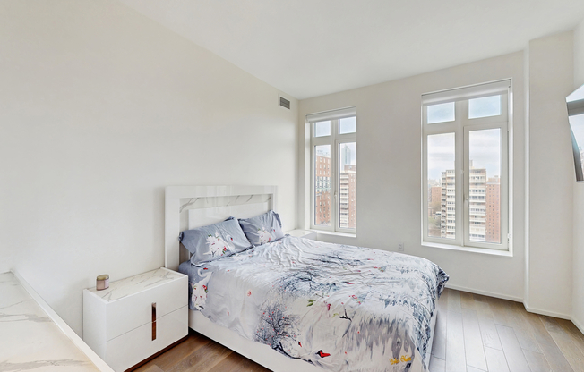 543 W 122 ST