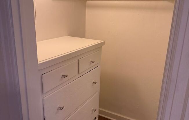 Studio, 1 bath, 325 sqft, $1,495, Unit 34