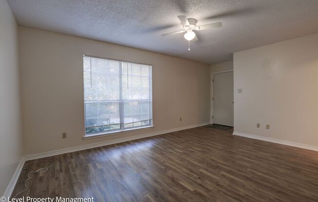 2 beds, 1 bath, $1,275