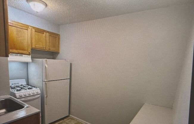 Studio, 1 bath, 400 sqft, $1,200, Unit 820