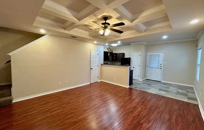 Adorable townhome with 3 bedrooms, 2.5 baths near Medical Center and Loop 410!