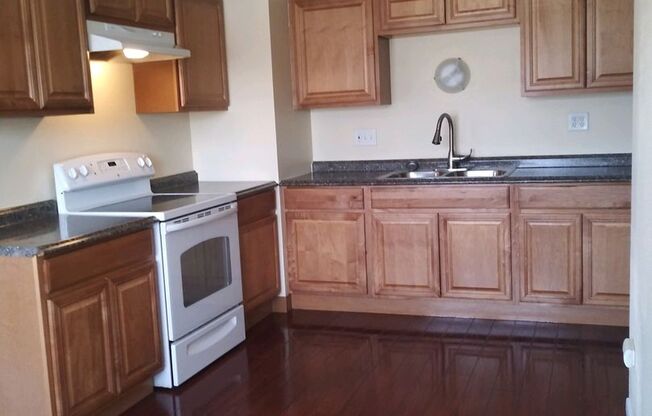 2 beds, 1 bath, 850 sqft, $975, Unit 3303-9