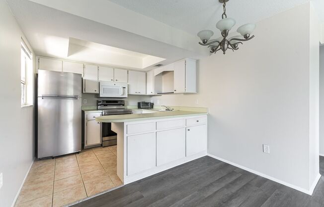 **25% OFF FIRST MONTHS RENT IF YOU OCCUPY BY JULY 31ST**