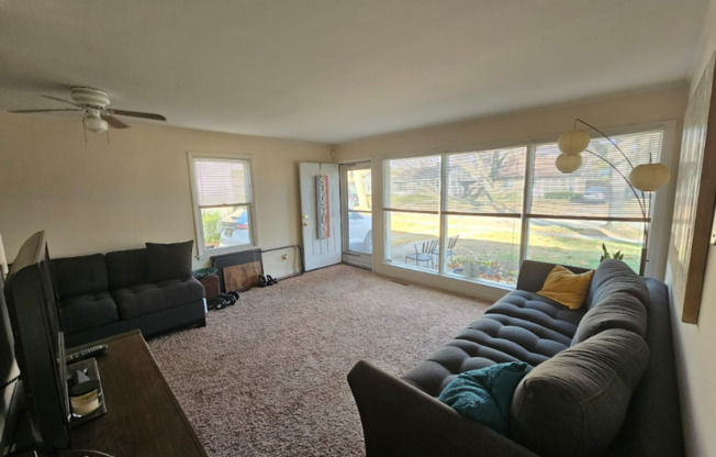 2 beds, 1 bath, $1,150