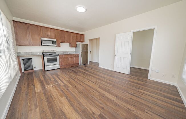 2 beds, 1 bath, $1,975, Unit 100