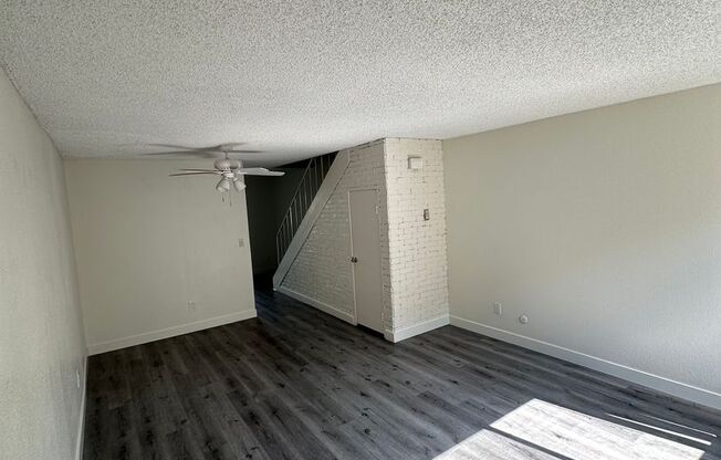 LA JOLLA 2 BED / 1 BATH WITH PRIVATE PATIO & PARKING