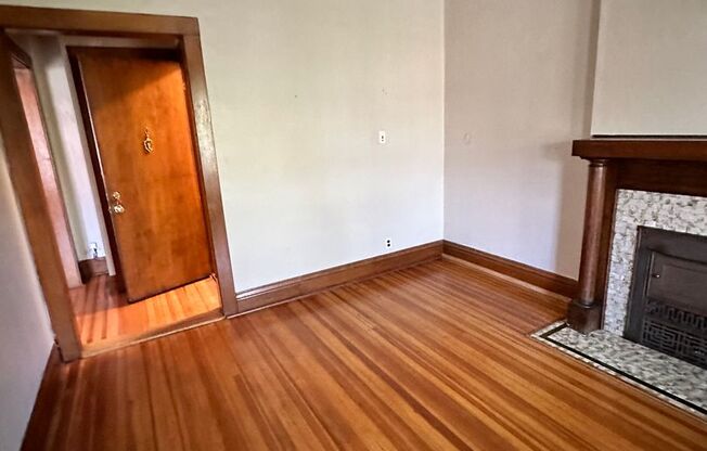 1 bed, 1 bath, $1,500, Unit C