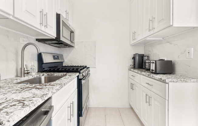 Studio, 1 bath, $3,400, Unit 14F