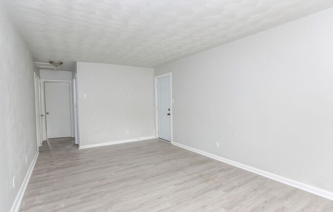 2 beds, 1 bath, $1,100, Unit 2