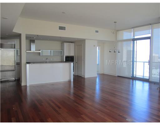 LUXURY 2 Bedroom / 2.5 Bathroom Downtown High Rise Condo