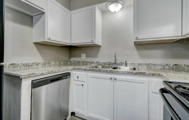 1 bed, 1 bath, 750 sqft, $880, Unit 5920-001