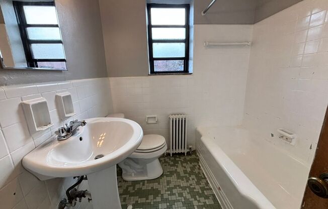 3 beds, 1 bath, 1,000 sqft, $1,995, Unit 6224 Fifth Ave. #316F