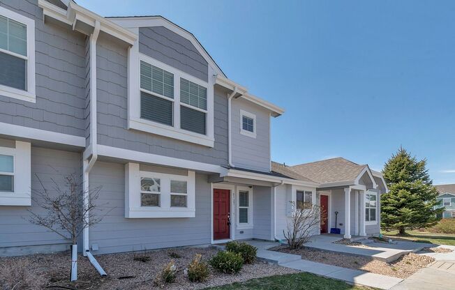 Charming 3 Bedroom 3 Bath Townhouse in Green Valley Ranch!
