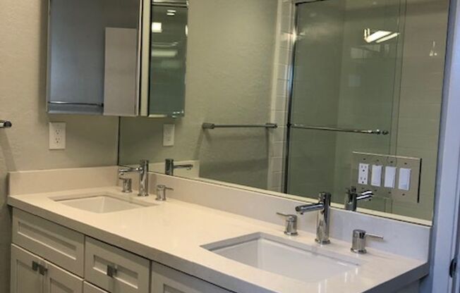 2 beds, 1.5 baths, 1,000 sqft, $3,595, Unit 27