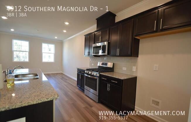 4912 SOUTHERN MAGNOLIA DR
