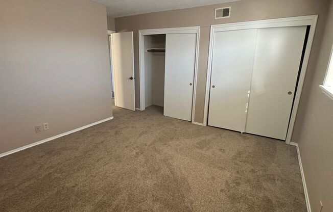 2 beds, 1 bath, 1,000 sqft, $990, Unit #4