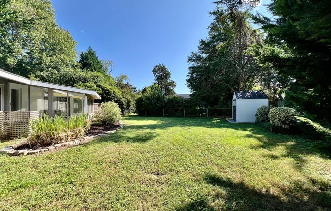 3-Bedroom Home In Laurel Manor - Fenced Backyard - Circular Driveway - All Appliances Convey - Pet Friendly!