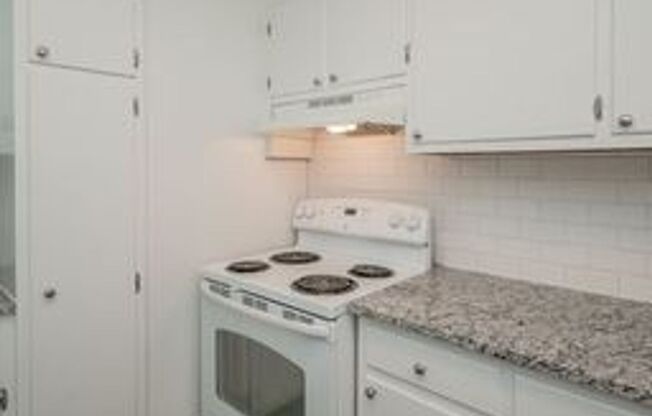 2 beds, 1 bath, 725 sqft, $1,294, Unit 3407A