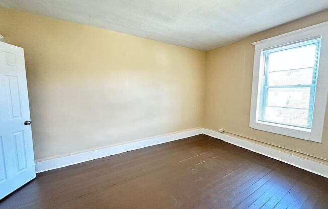 2 beds, 1 bath, $1,300, Unit 851 Main- 5L