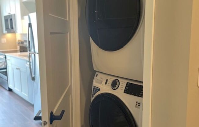 1 bed, 1 bath, 555 sqft, $1,945, Unit 405