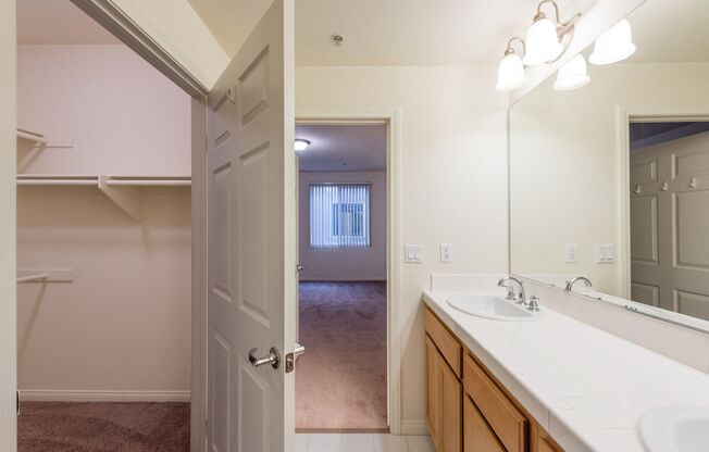 3 beds, 2.5 baths, 1,576 sqft, $3,700, Unit 8700-302