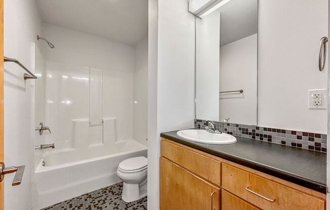 1 bed, 1 bath, 586 sqft, $864, Unit 610