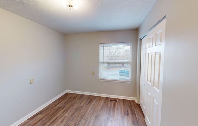 3 beds, 1 bath, 900 sqft, $1,200, Unit 333