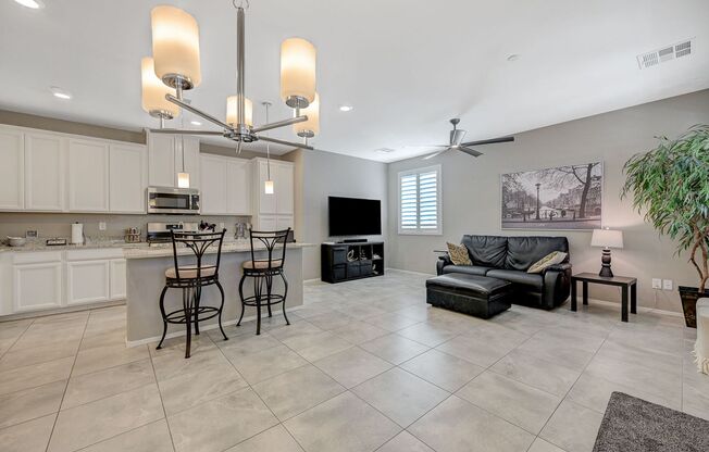 Modern 3 Bedroom Townhouse near Blue Diamond