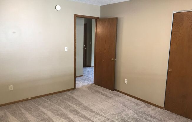 1 bed, 1 bath, 650 sqft, $1,075, Unit Unit 4