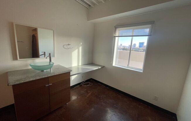 1 bed, 2 baths, $1,750, Unit 409