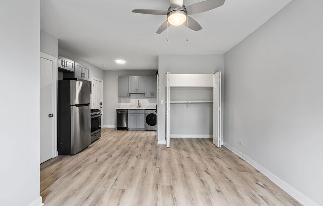 Studio, 1 bath, 308 sqft, $1,550, Unit 303
