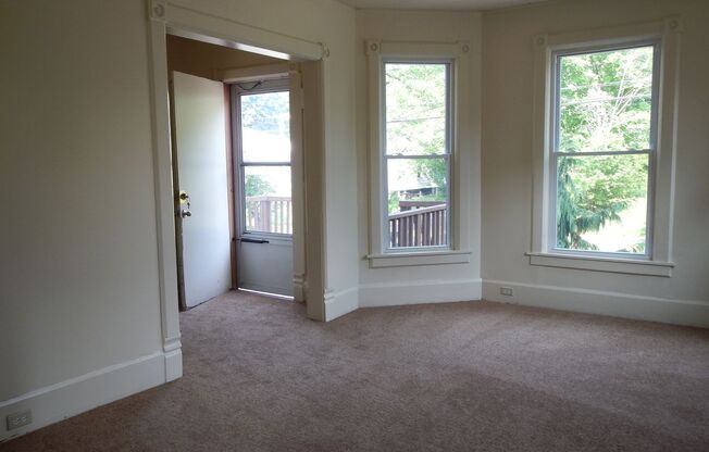 Bright  Second Floor Flat Around Corner From Thornden Park Available June 1, 2025