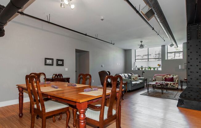 2 beds, 1 bath, 1,400 sqft, $2,250, Unit Jane 102