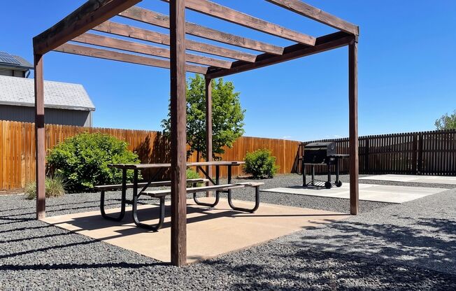 9151 Fontaine St – Comfortable 1 & 2 Bedroom Apartments in Federal Heights